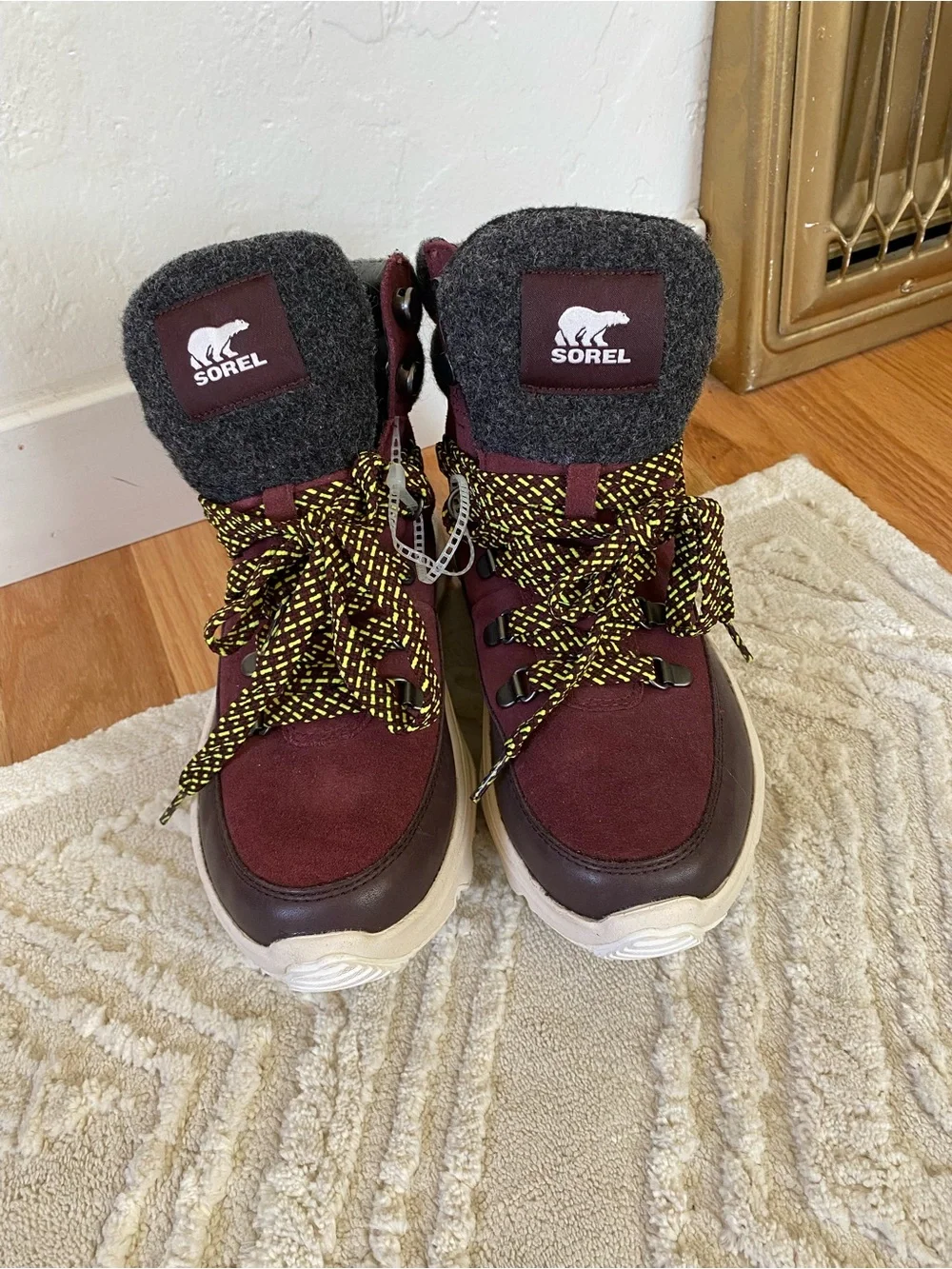New Sorel Kinetic Breakthru Conquest Sneaker Boots- New Cinder/Bloodstone